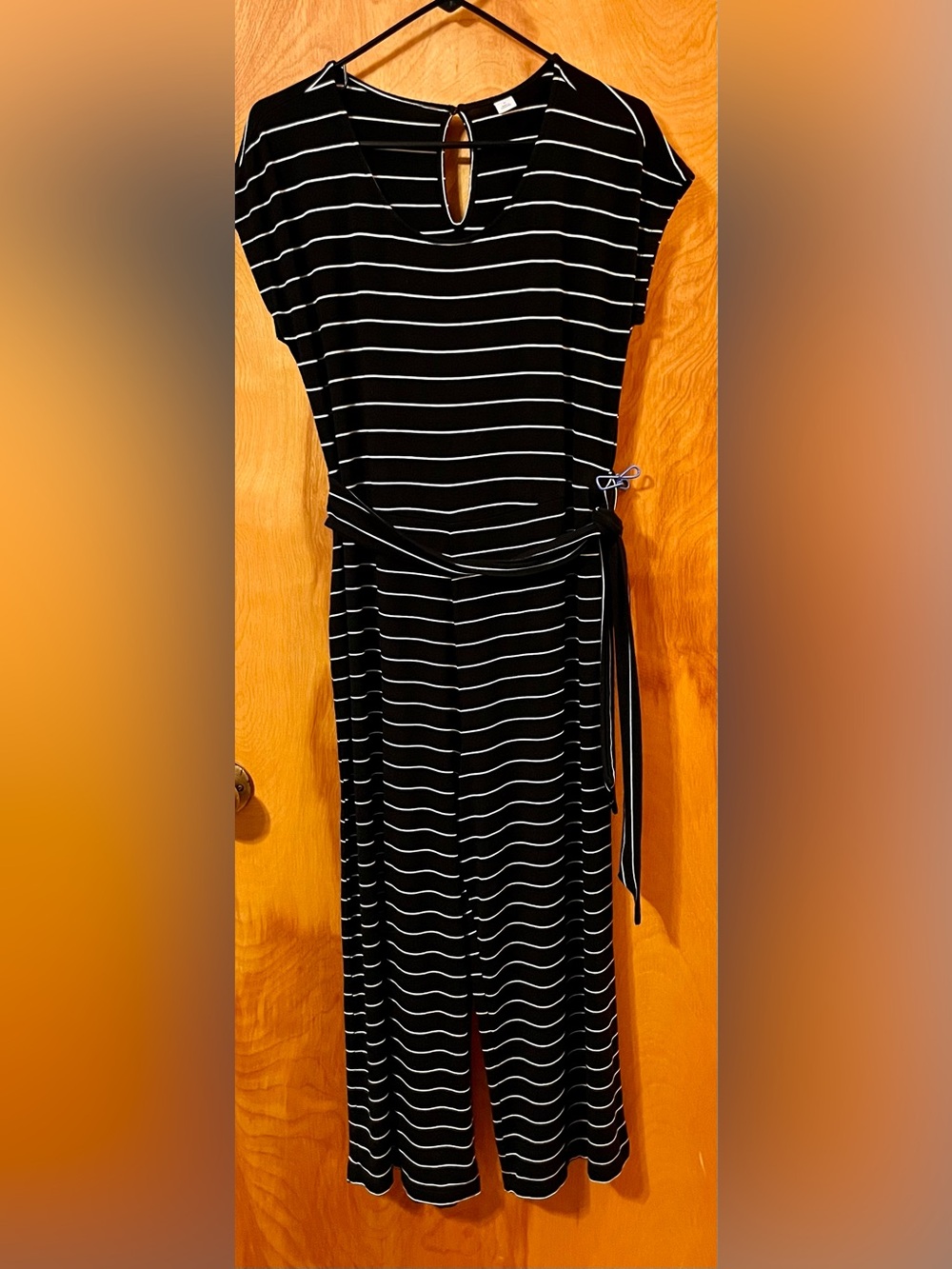 Old Navy Black & White Striped Jumpsuit w/ Tie Waist Size Medium